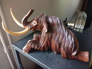 Misterna efektowna Rzeźba z drewna Suar MAMUT 30cm rękodzieło Orient