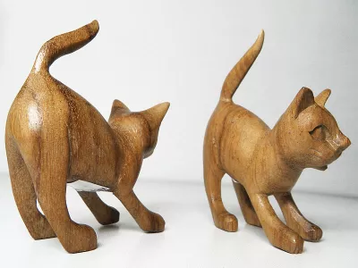KOT Rzeźba Figurka Drewniana Koty 11x8cm Rękodzieło Suar Dekor Wnętrz