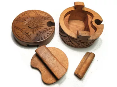 Szkatułka Pudełko Rzeźbione z Drewna na Biżuterię