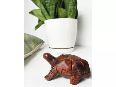 Rzeźba Figurka ŻÓŁW z Drewna Suar Rękodzieło 10cm, Elegancka dekoracja